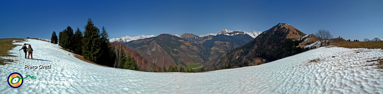 24 Da Cima Blum vista a nord verso la Valzurio....jpg